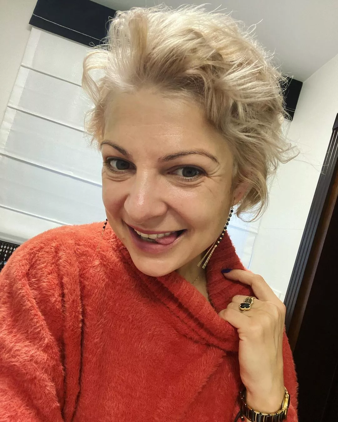 Magdalena Narożna Piękni i Młodzi zmieniła fryzurę! Szokujące uczesanie wokalistki zaskoczyło internautów!